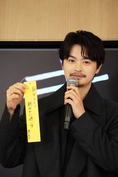 舞台『キュー』製作発表会見&トークセッションに原作者の上田岳弘、演出の白井晃、出演する瀬戸康史と有村架純が出席