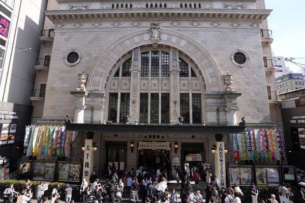 大阪松竹座「御名残五月大歌舞伎」大千穐楽　特別カーテンコールに仁左衛門はじめ東西の俳優が勢揃い