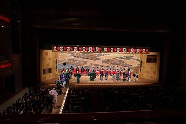 大阪松竹座「御名残五月大歌舞伎」大千穐楽　特別カーテンコールに仁左衛門はじめ東西の俳優が勢揃い