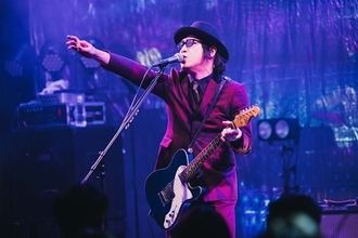 杉本恭一、還暦の常識をブチ壊すパワー全開＆極彩色のライブ『KYO1KYO60』オフィシャルレポート