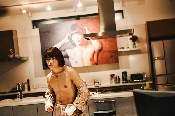 『TOKYO BURST-犯罪都市-』ピエール瀧・上田竜也・長谷川慎の“狂気”が炸裂！ 悪漢揃いの場面写真9点公開