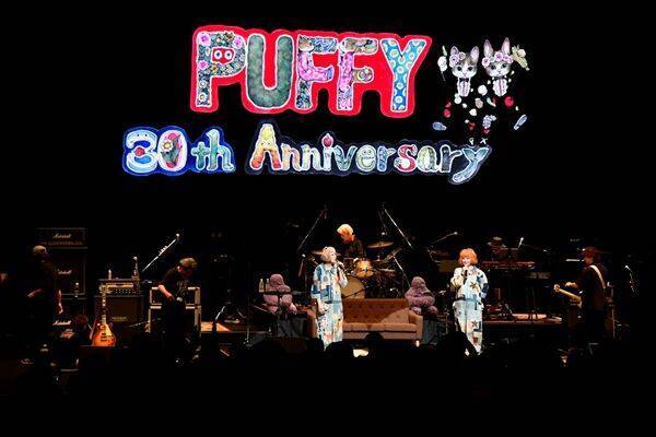 一夜限りのPUFFY 30周年アニバーサリーライブ『One Night "Birthday" Carnival』終演！  オフィシャルライブレポート到着