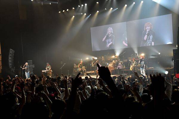 一夜限りのPUFFY 30周年アニバーサリーライブ『One Night "Birthday" Carnival』終演！  オフィシャルライブレポート到着