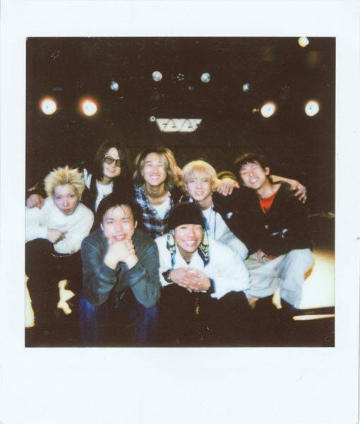 ジ・エンプティ×Maki「これからもヤバい景色を作っていこう」、新代田FEVERが揺れ続けた熱狂の『覚醒少女ツアー2025』最終公演