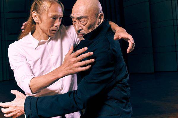 森山開次がレジェンド・麿赤兒とともに語る、K-BALLET Opto『踊る。遠野物語』──「三世代が共有するこの時間は、ものすごく尊い」