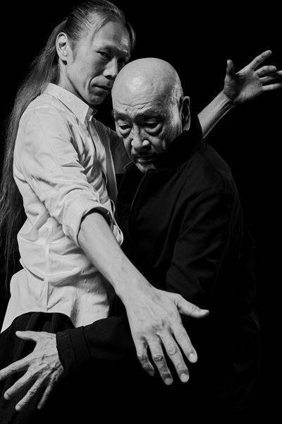 森山開次がレジェンド・麿赤兒とともに語る、K-BALLET Opto『踊る。遠野物語』──「三世代が共有するこの時間は、ものすごく尊い」