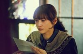 綾瀬はるか主演『人はなぜラブレターを書くのか』當真あみ、妻夫木聡、佐藤浩市ら最新カット12点公開