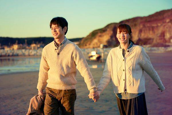 綾瀬はるか主演『人はなぜラブレターを書くのか』當真あみ、妻夫木聡、佐藤浩市ら最新カット12点公開