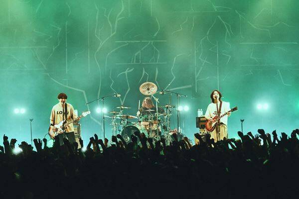 THE ORAL CIGARETTES、思考を飛び超えるスピードで爆走した『ERASE the Border Tour』ファイナル公演【オフィシャルレポート】