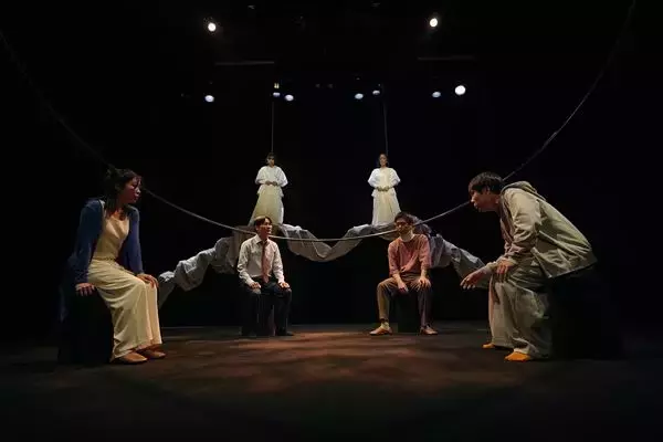 東京公演が4月9日から開幕　iaku『粛々と運針』舞台写真＆開幕コメント到着