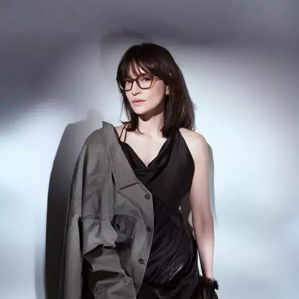 アンジェラ・アキ、14年ぶりのニューアルバム『SHADOW WORK』2月11日リリース　全31公演の全国ツアーも決定