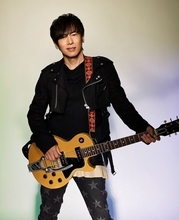 寺岡呼人、60歳に向けた節目のプロジェクトとして全国弾き語りツアー開催　札幌・大阪・名古屋・東京で５公演