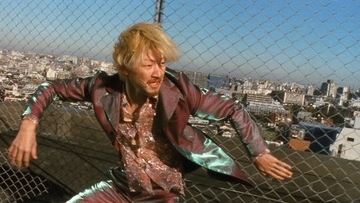 伝説のバイオレンス映画『殺し屋1』4Kで復活！ 浅野忠信の“裂けた口”最新ビジュアル＆場面写真公開