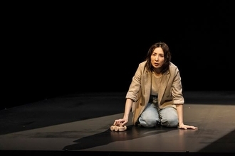 新国立劇場『ガールズ＆ボーイズ』真飛聖、増岡裕子それぞれの初日レポート＆新たに舞台写真10点が到着