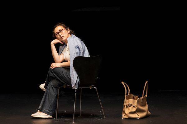 新国立劇場『ガールズ＆ボーイズ』真飛聖、増岡裕子それぞれの初日レポート＆新たに舞台写真10点が到着