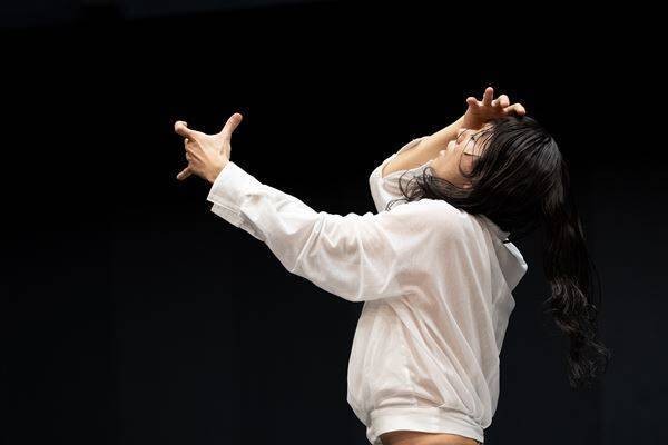 夢幻能のフォーマットにより現代でなにを語るか ～音楽劇『未練の幽霊と怪物―「珊瑚」「円山町」―』上演中