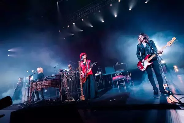 BUCK∞TICK、星野英彦還暦ライブでJがサプライズ出演　「あっちゃん、ヒデが還暦だってよ」胸を打つ一夜【オフィシャルレポート】