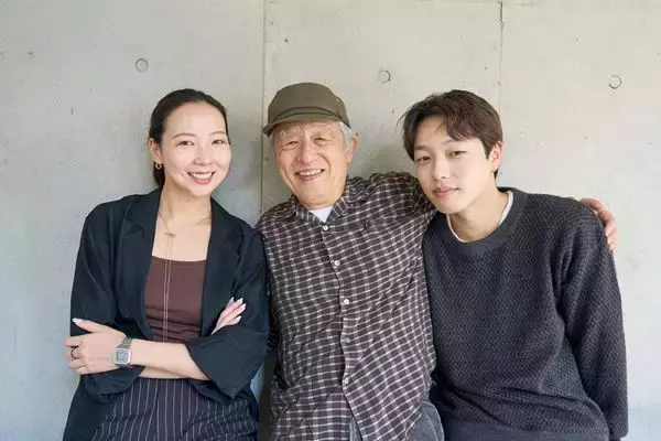 那須凜×串田十二夜×串田和美　6度目の上演アイルランドの喜劇『西に黄色のラプソディ』は原点回帰のような作り方で演劇の楽しさを