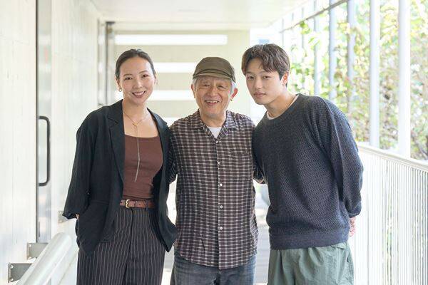 那須凜×串田十二夜×串田和美　6度目の上演アイルランドの喜劇『西に黄色のラプソディ』は原点回帰のような作り方で演劇の楽しさを