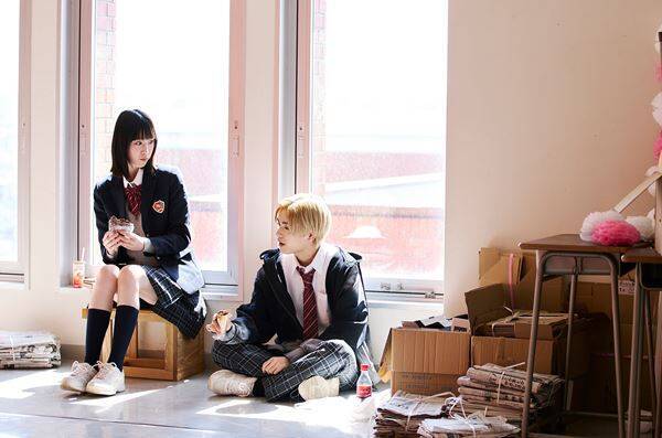 高橋恭平×髙橋ひかるが超至近距離で！ 映画『山口くんはワルくない』胸キュンショット満載の新場面写真公開