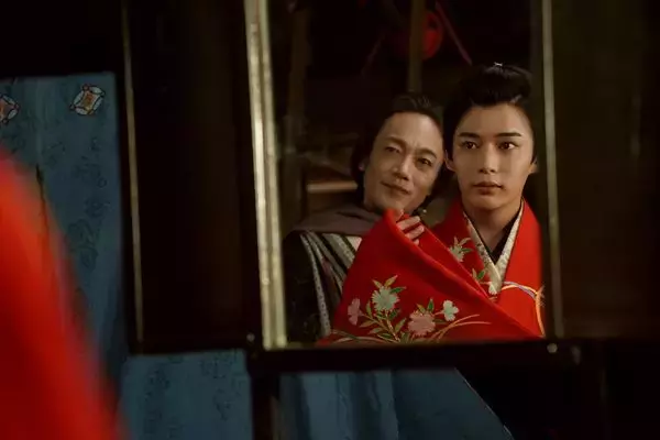 なにわ男子・長尾謙杜の艶やかな打掛姿！ 『木挽町のあだ討ち』新カット公開　プロデューサーも惚れる「美しい面立ち」