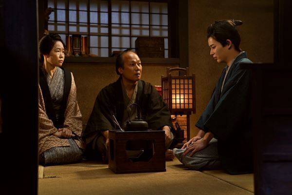 なにわ男子・長尾謙杜の艶やかな打掛姿！ 『木挽町のあだ討ち』新カット公開　プロデューサーも惚れる「美しい面立ち」