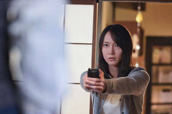 吉岡里帆×奈緒『シャドウワーク』緊迫の場面写真＆人物相関図解禁！ 北村匠海や原嘉孝の姿も