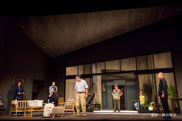 【レポート】上演中の竹生企画第四弾『マイクロバスと安定』　竹中直人と生瀬勝久が魅せる心理サスペンス