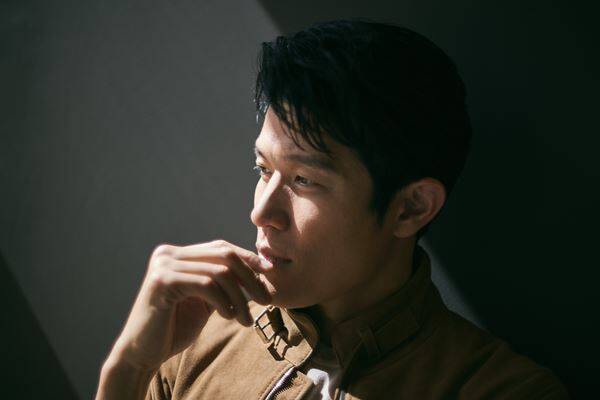鈴木亮平が掲げる新時代の俳優の矜持「演技だけやっていればいい、では足りない時代に来ている」