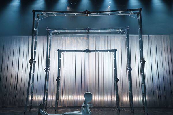 ショッピングモールの夜勤で見つめる“現実”―― 全国6箇所で10年の集大成を見せる、ゆうめい『養生』