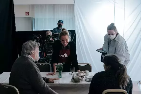 監督・キャストも自身のルーツを投影。家族の歴史を辿る『旅の終わりのたからもの』に込められた魂の記録