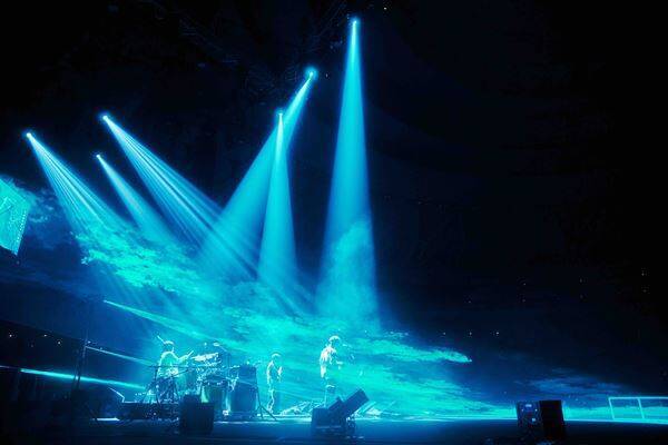 Saucy Dog、結成の地・大阪で迎えた“夜明け”の瞬間　初のドーム公演で3万5千人と分かち合った10年の軌跡と未来【オフィシャルレポート】