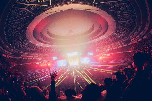 Saucy Dog、結成の地・大阪で迎えた“夜明け”の瞬間　初のドーム公演で3万5千人と分かち合った10年の軌跡と未来【オフィシャルレポート】