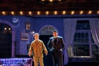 井口理（King Gnu）主演の舞台『キャッシュ・オン・デリバリー』開幕！ 実力派俳優陣の個性が爆発するドタバタコメディ