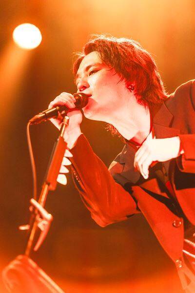 オレンジスパイニクラブが“一番大きな愛”を届けた、ツアー『見えないものに愛を』オフィシャルレポート