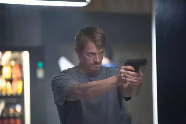 ジョン・ウーと『ジョン・ウィック』製作陣がタッグ　映画『サイレントナイト』ポスター＆特報映像公開