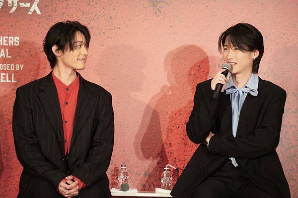 小林亮太＆山田健登、渡邉蒼＆島太星　“生き別れた双子”Wキャストが勢ぞろい『ブラッド・ブラザーズ』会見で生歌唱も披露