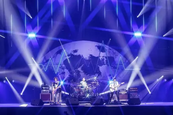 UNISON SQUARE GARDEN、『うるわしの前の晩』ツアー映像作品より「シグナルABC」ライブ映像を公開！