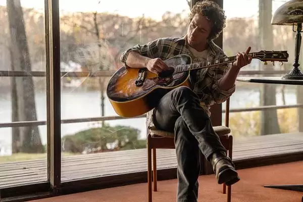 スプリングスティーン本人のご指名！ “ロックの英雄”を演じた男はギター経験ゼロだった!?