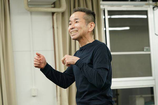 小野寺修二が鈴木浩介、美弥るりからとの創作を振り返る　神戸文化ホール『流々転々 KOBE 1942-1946』稽古場写真＆コメント到着