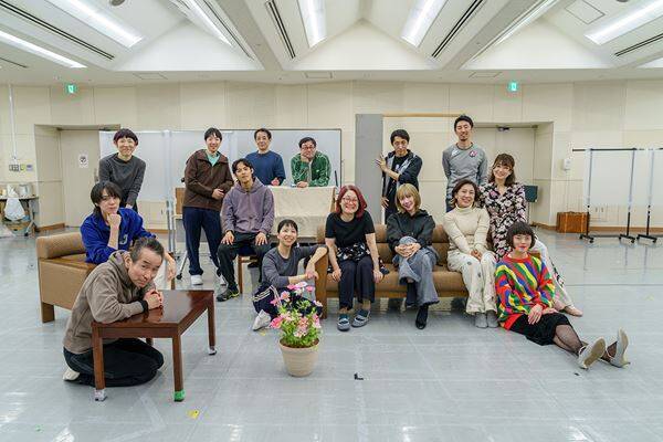 小野寺修二が鈴木浩介、美弥るりからとの創作を振り返る　神戸文化ホール『流々転々 KOBE 1942-1946』稽古場写真＆コメント到着