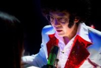 唐沢寿明のアイデアで“アフロ”に！ 映画『ミステリー・アリーナ』で見せる狂気と変幻自在の表情