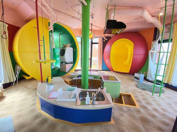 《三鷹天命反転住宅》の謎を紐解く『三鷹天命反転中!!―荒川修作＋マドリン・ギンズの死なないためのエクササイズ』三鷹市美術ギャラリーで