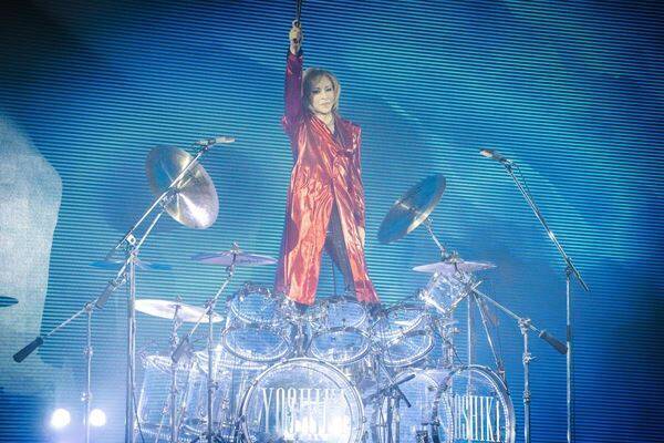 YOSHIKI、“世界一豪華なディナーショー”が通算105公演に　ゲストにMIYAVI、清春、竹中雄大が登場、最終日はPATAと「Rusty Nail」