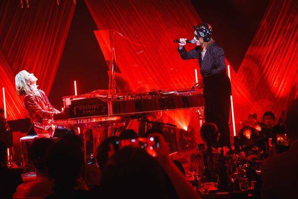 YOSHIKI、“世界一豪華なディナーショー”が通算105公演に　ゲストにMIYAVI、清春、竹中雄大が登場、最終日はPATAと「Rusty Nail」