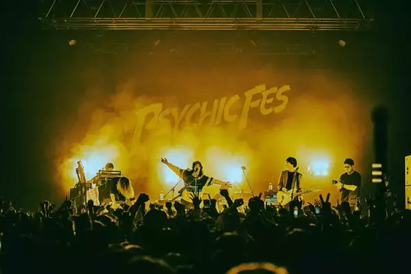 PK shampoo主催『PSYCHIC FES 2025』に40組のミュージシャンが大集結！ダイブに大合唱、歌舞伎町を熱狂の渦に巻き込んだ一日をレポート