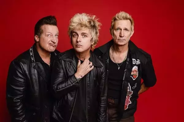 Green Day、新曲「Smash It Like Belushi 」と昨年発表したアルバム『Saviors』に新曲を追加したデラックス盤リリース　