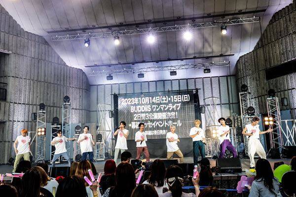 BUDDiiS初の日比谷野外音楽堂ライブレポート「みなさんが僕達の光です」