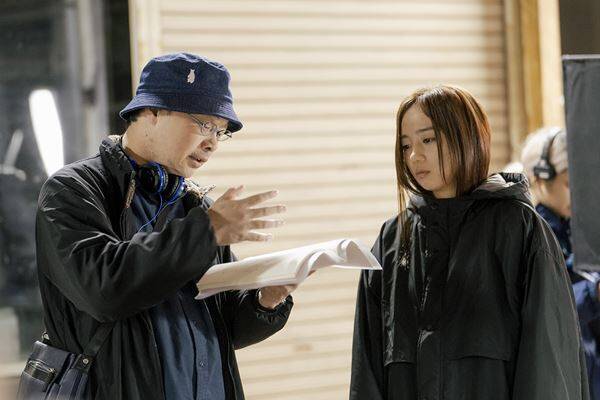 齊藤京子、涙のクランクアップ！ 映画『恋愛裁判』メイキング写真15点公開