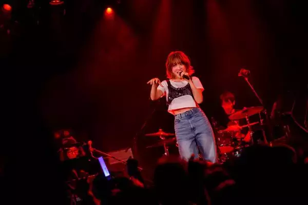 JUNNA、幻となった2022年ホールツアーを“リベンジライブ”として再現！ 「みんなの前だったら、どんな夢でも語れる」――10周年へ向けて新たな夢を語る【オフィシャルレポート】